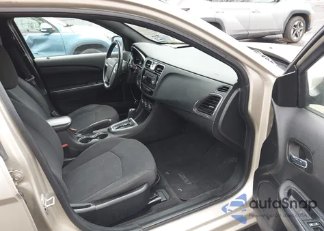 2013 Chrysler 200 Touring z USA, uszkodzony, nr VIN 1C3CCBBB4DN714676